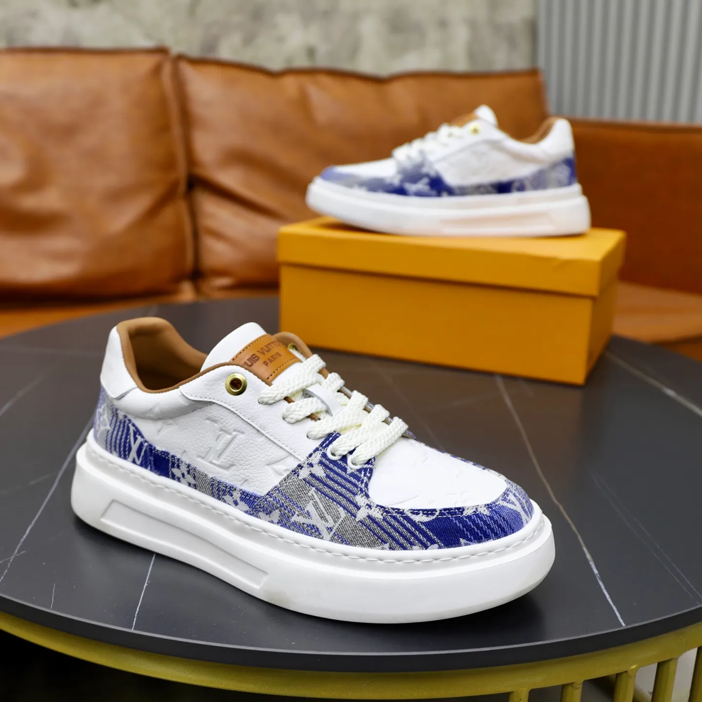 Ex-factory price: 480💰🙅‍♂️🙅‍♂️🙅‍♂️ Brand: LV Louis Vuitton Standard code: 38-44 (45 customized) Grade: Same as the official website Material: Original fabric Comfortable cowhide lining Increased lightness, wear-resistant and soft outsole Style category: Men's fashionable casual shoes Running sneakers Distinguished luxury brand elements Top luxury Color: actual picture color